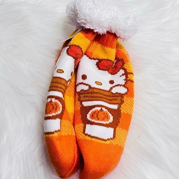 Hello Kitty Slipper Socks - Picture 2 of 3